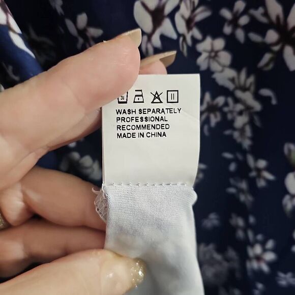 ALLEGRACE Plus Size 2X, Navy Blue Floral Print, Cold-Soulder Blouse. NWT - Picture 7 of 7